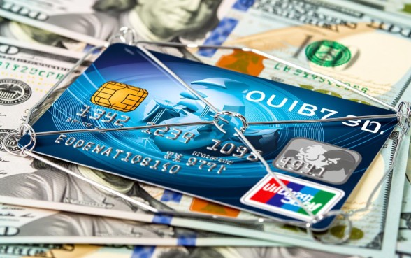 信用卡欠款被起诉冻结了名下银行卡会自动划走吗，工资卡会扣吗