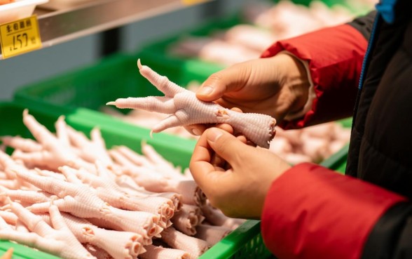 买的生鸡爪子为啥爪子下边有个口子呢，能吃吗