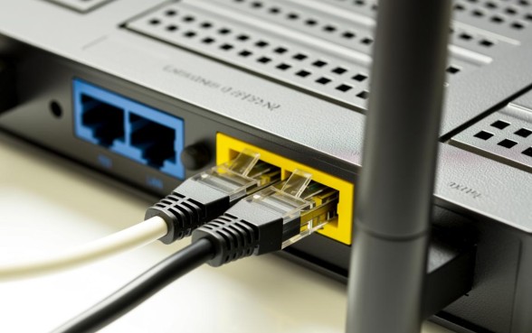 路由器应该插在猫的哪个口子下方，路由器连猫哪个口网速快