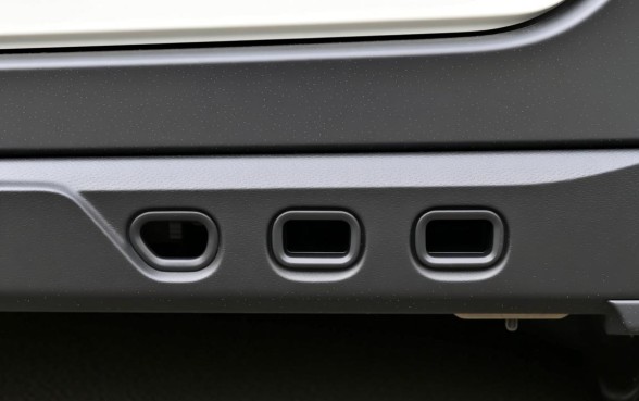 车门下边的三个小口子是什么意思，车门排水孔有什么用？