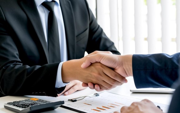 找机构和银行协商还款要多少钱，具体收费标准是多少？