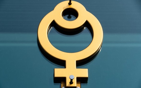 上边一个口子下边一个钉子的标志是啥，中国铁路标志代表什么含义