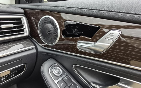 轿车车门上面口子怎么弄下来?车门贴纸怎么去除干净?