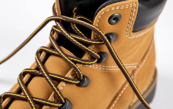 雪地靴口子怎么办，雪地靴裂口怎么修补才牢固