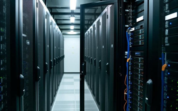 人人2500双黑可以下款的口子，双黑户真的能借到钱吗？