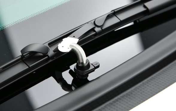 汽车雨刮水壶口子怎么拆卸下来，雨刮水壶盖拆卸方法