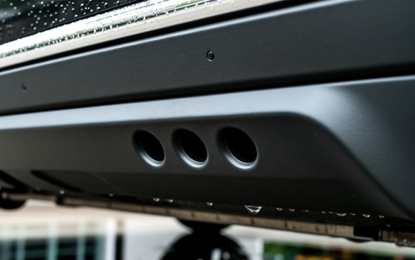 车门下边的三个小口子是什么标志，车门排水孔有什么作用？