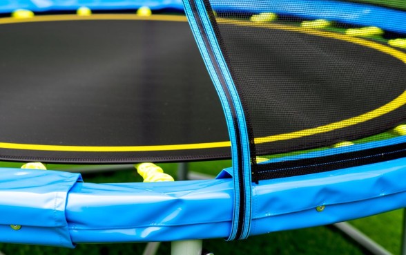 蹦床下面怎么用绳子收口，蹦床围网底部怎么系绳子