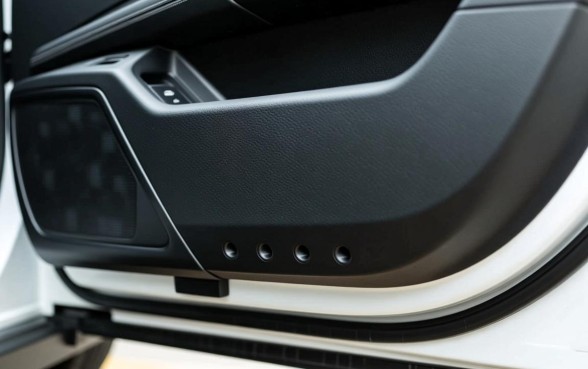 车门下边的三个小口子是什么部位，堵塞了会有什么后果？