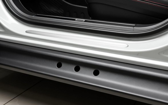 车门下边的三个小口子叫什么，车门底部小孔是干嘛用的