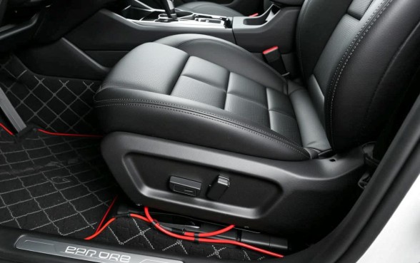 副驾驶座椅下边的口子是什么作用，有什么用？